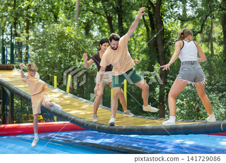 Group friends and family met over the weekend to go to the amusement park 141729086