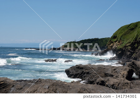 海浪拍打著海岸,城島,神奈川縣三浦市 海浪拍打著海岸,城島,神奈川縣三浦市 141734301