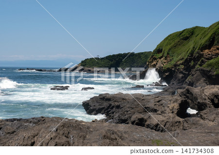 海浪拍打著海岸,城島,神奈川縣三浦市 海浪拍打著海岸,城島,神奈川縣三浦市 141734308