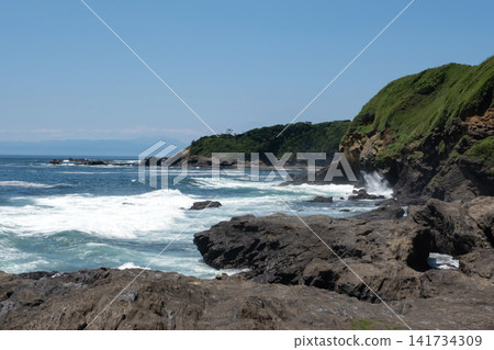 海浪拍打著海岸,城島,神奈川縣三浦市 海浪拍打著海岸,城島,神奈川縣三浦市 141734309
