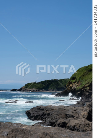 海浪拍打著海岸，城島，神奈川縣三浦市 141734335