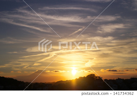 Summer twilight and the silhouette of Mount Fuji: A natural landscape 141734362
