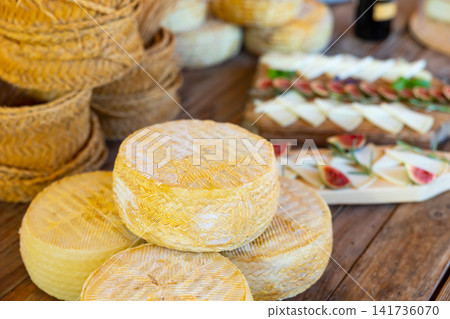 Elegant serving cheese board with cheese and figs 141736070