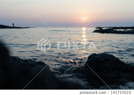 The sunset and twilight scenery coloring the beach at dusk. The sunset and twilight scenery coloring the beach at dusk. 141737029