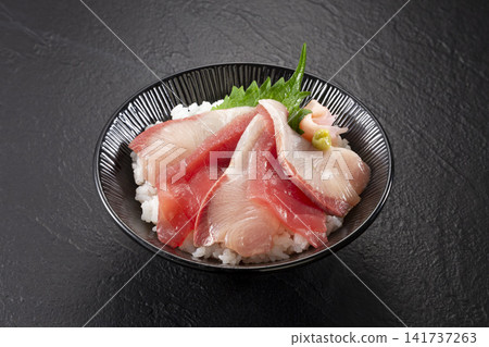 海鮮蓋飯(鮪魚和黃尾魚) 海鮮蓋飯(鮪魚和黃尾魚) 141737263