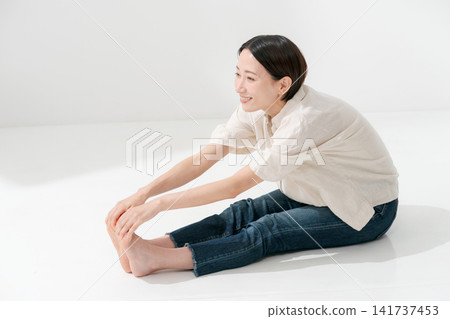 女人伸展 女人伸展 141737453