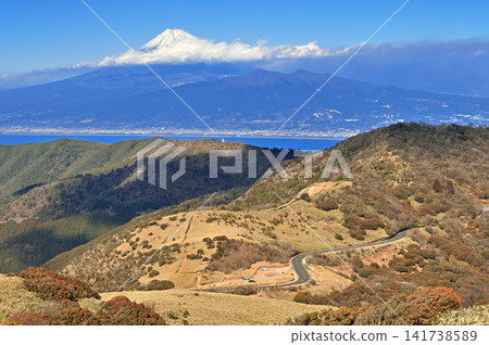從伊豆半島伊豆山嶺步道上的達摩山眺望富士山 從伊豆半島伊豆山嶺步道上的達摩山眺望富士山 141738589