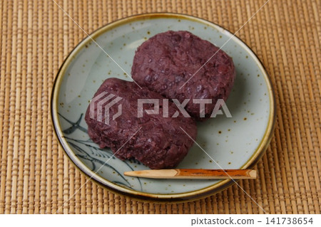 Delicious Ohagi and Botamochi Delicious Ohagi and Botamochi 141738654