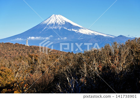 Izu Peninsula, Izu Mountain Ridge Trail, Snow-covered Mt. Fuji and Mt. Ashitaka as seen from Mt. Kodaruma Izu Peninsula, Izu Mountain Ridge Trail, Snow-covered Mt. Fuji and Mt. Ashitaka as seen from Mt. Kodaruma 141738901