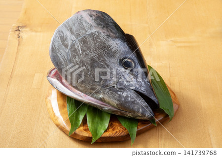 藍鰭鮪魚頭,海鮮原料 藍鰭鮪魚頭,海鮮原料 141739768