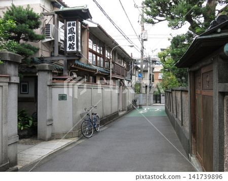 文京區本鄉寶名館主樓附近的景色。 文京區本鄉寶名館主樓附近的景色。 141739896