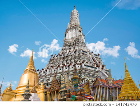 Colorful giant guardian statue with iconic temples and Grand Palace in Bangkok, Thailand. Colorful giant guardian statue with iconic temples and Grand Palace in Bangkok, Thailand. 141742470