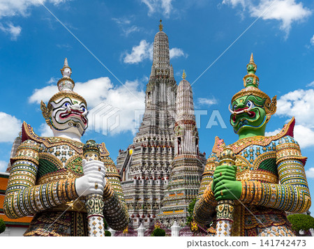 Colorful giant guardian statues with iconic temples of dawn or Wat Arun in Bangkok, Thailand. Colorful giant guardian statues with iconic temples of dawn or Wat Arun in Bangkok, Thailand. 141742473