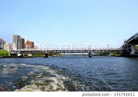 View from the surface of the Okawa River (Sumida River)... [Sumida River Bridge] 141742611