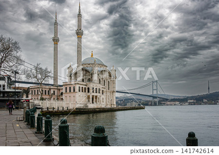 Ortakoy Mosque by the Bosphorus in Istanbul Ortakoy Mosque by the Bosphorus in Istanbul 141742614