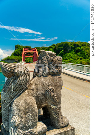 Blue sky and red Shisa Blue sky and red Shisa 141743080