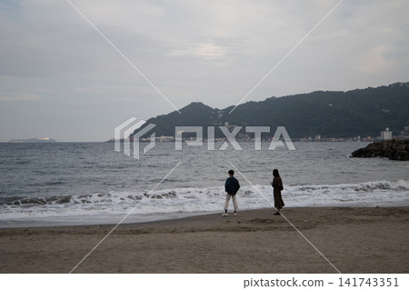 看海的父母和孩子 看海的父母和孩子 141743351