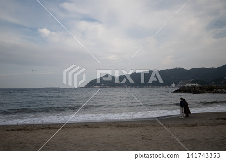 望著大海的一對夫婦 望著大海的一對夫婦 141743353