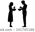 一男一女站著吃拉麵的剪影插圖。 141745188