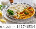 Creamy garbanzo bean curry with rice and lemon 141746534