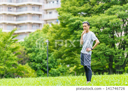 中年男子慢跑 141746726