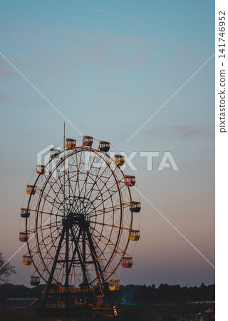 Evening sky and Ferris wheel Evening sky and Ferris wheel 141746952
