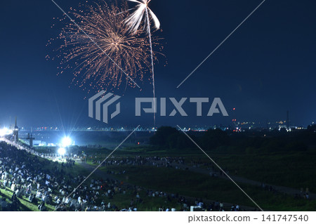 煙花著色夏天的薄霧 煙花著色夏天的薄霧 141747540