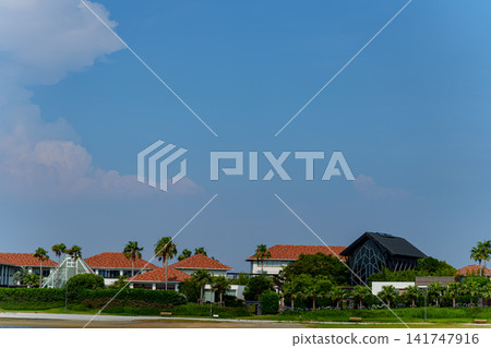 A tropical resort-style townscape with blue skies and palm trees, and upscale residential areas. A tropical resort-style townscape with blue skies and palm trees, and upscale residential areas. 141747916