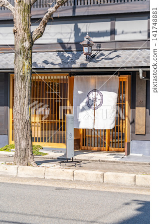 Kahou, a Japanese confectionery shop on Oike Street in Kyoto, offers new Japanese sweets that showcase the flavors of seasonal fruits. Kahou, a Japanese confectionery shop on Oike Street in Kyoto, offers new Japanese sweets that showcase the flavors of seasonal fruits. 141748881