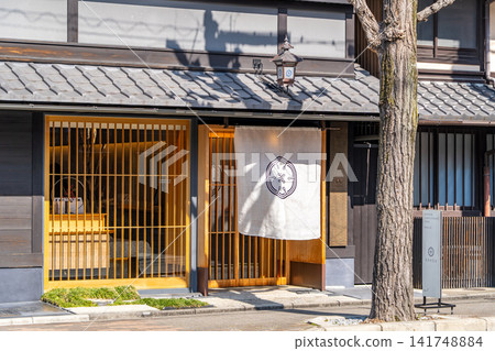 Kahou, a Japanese confectionery shop on Oike Street in Kyoto, offers new Japanese sweets that showcase the flavors of seasonal fruits. Kahou, a Japanese confectionery shop on Oike Street in Kyoto, offers new Japanese sweets that showcase the flavors of seasonal fruits. 141748884
