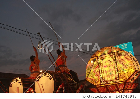 The drumming movements exude a sense of dignity as the Ojima Neputa Festival 2025 (August 14th) begins its nighttime parade. The drumming movements exude a sense of dignity as the Ojima Neputa Festival 2025 (August 14th) begins its nighttime parade. 141749983