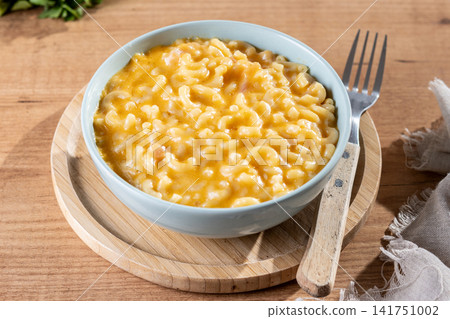 Creamy mac and cheese in a bowl Creamy mac and cheese in a bowl 141751002
