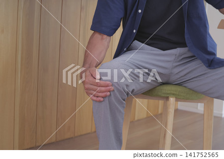 中年男性膝蓋疼痛 中年男性膝蓋疼痛 141752565