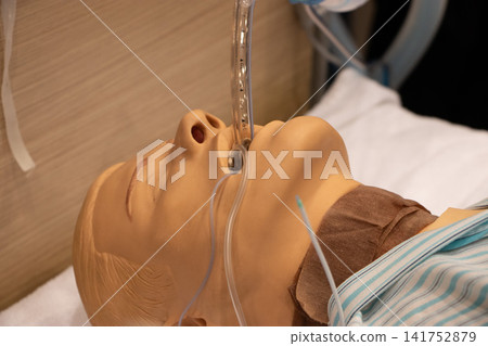 artificial respirator artificial respirator 141752879