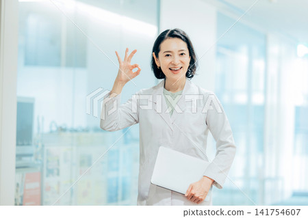 A lady lady with a laptop A lady lady with a laptop 141754607