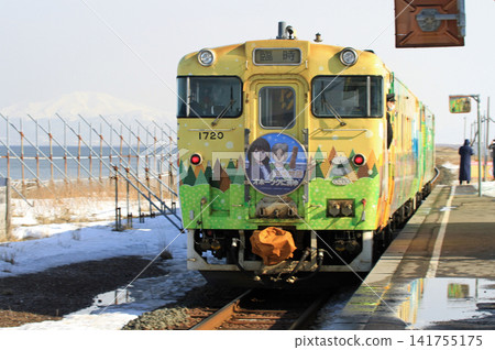 The "Drift Ice Story" train stops at Kitahama Station on the Senmo Main Line in Hokkaido. The "Drift Ice Story" train stops at Kitahama Station on the Senmo Main Line in Hokkaido. 141755175