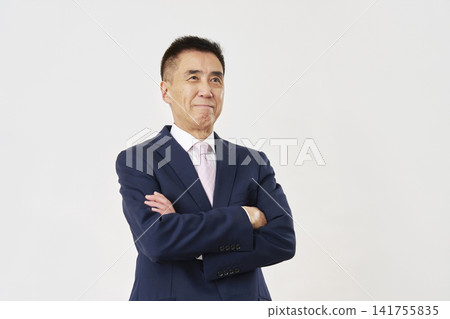 白色背景上的商人肖像 141755835