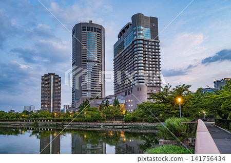 大阪市大川河畔黃昏街景 141756434