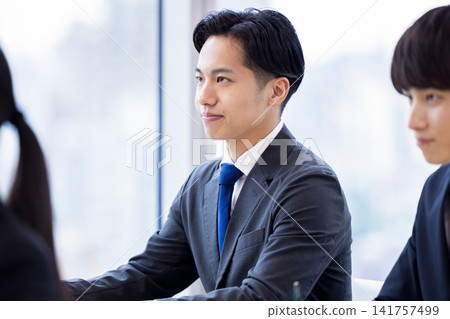 Job hunting seminar; young men and women in suits; filming cooperation: Denpa Gakuen Educational Foundation, Tokyo Electronics College Job hunting seminar; young men and women in suits; filming cooperation: Denpa Gakuen Educational Foundation, Tokyo Electronics College 141757499