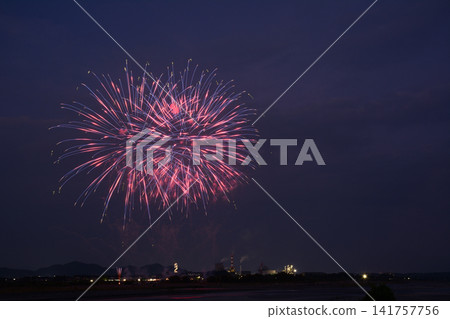夜空中綻放的煙火 <2026年大井川煙火大會> 141757756