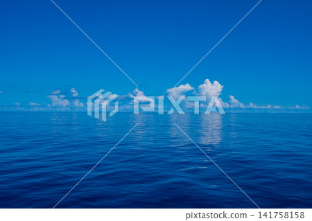 平靜的海面,小笠原群島,東京 平靜的海面,小笠原群島,東京 141758158