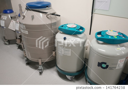 Liquid nitrogen tank Liquid nitrogen tank 141764238
