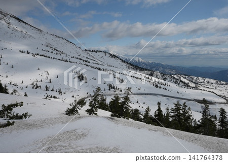 雪山 雪山 141764378