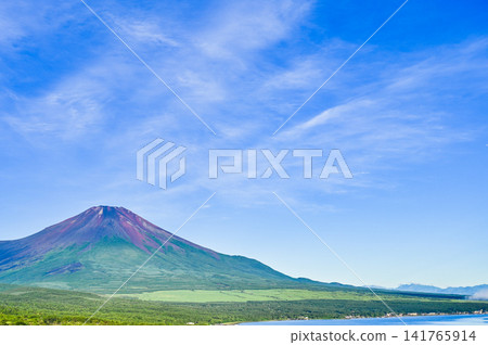 夏季的山梨縣山中湖和富士山 夏季的山梨縣山中湖和富士山 141765914