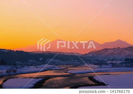早上詩乃河/越後Miyama雪景 141768170