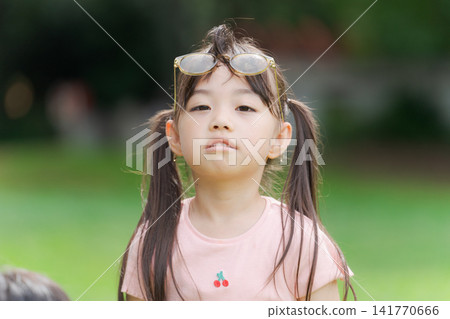 Girl wearing sunglasses Girl wearing sunglasses 141770666