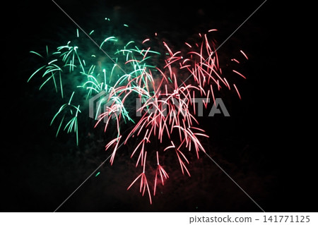 開花在夜空的煙花 開花在夜空的煙花 141771125
