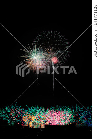 開花在夜空的煙花 開花在夜空的煙花 141771126