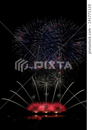 開花在夜空的煙花 開花在夜空的煙花 141771129