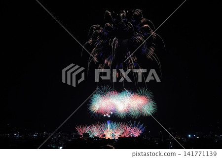 開花在夜空的煙花 開花在夜空的煙花 141771139